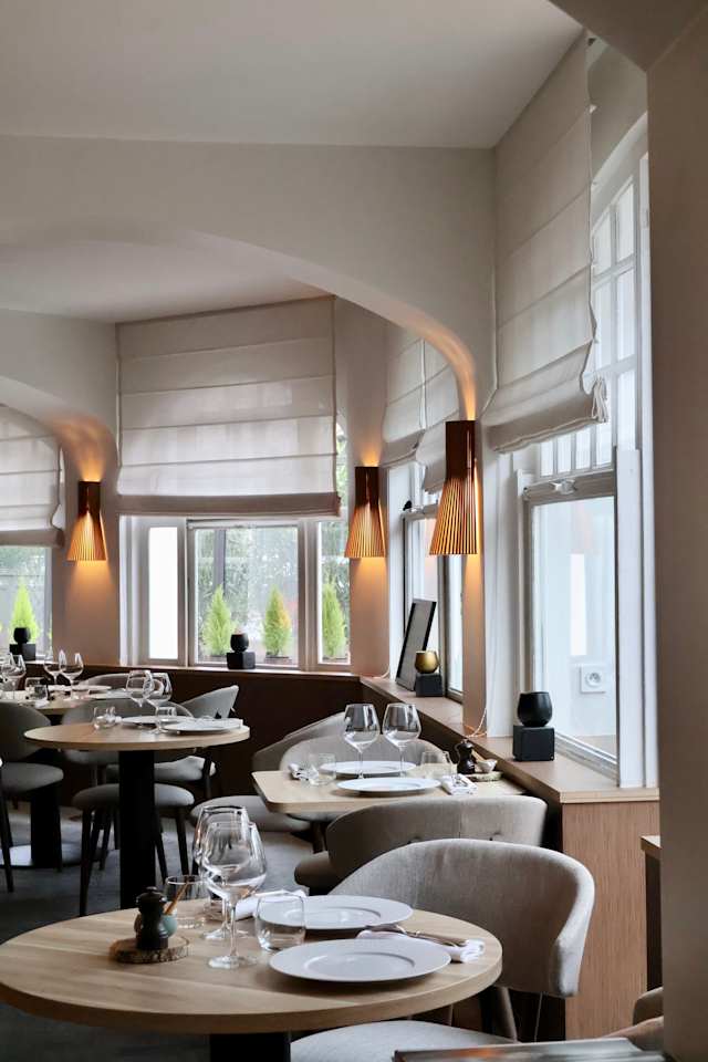 restaurant restaurant